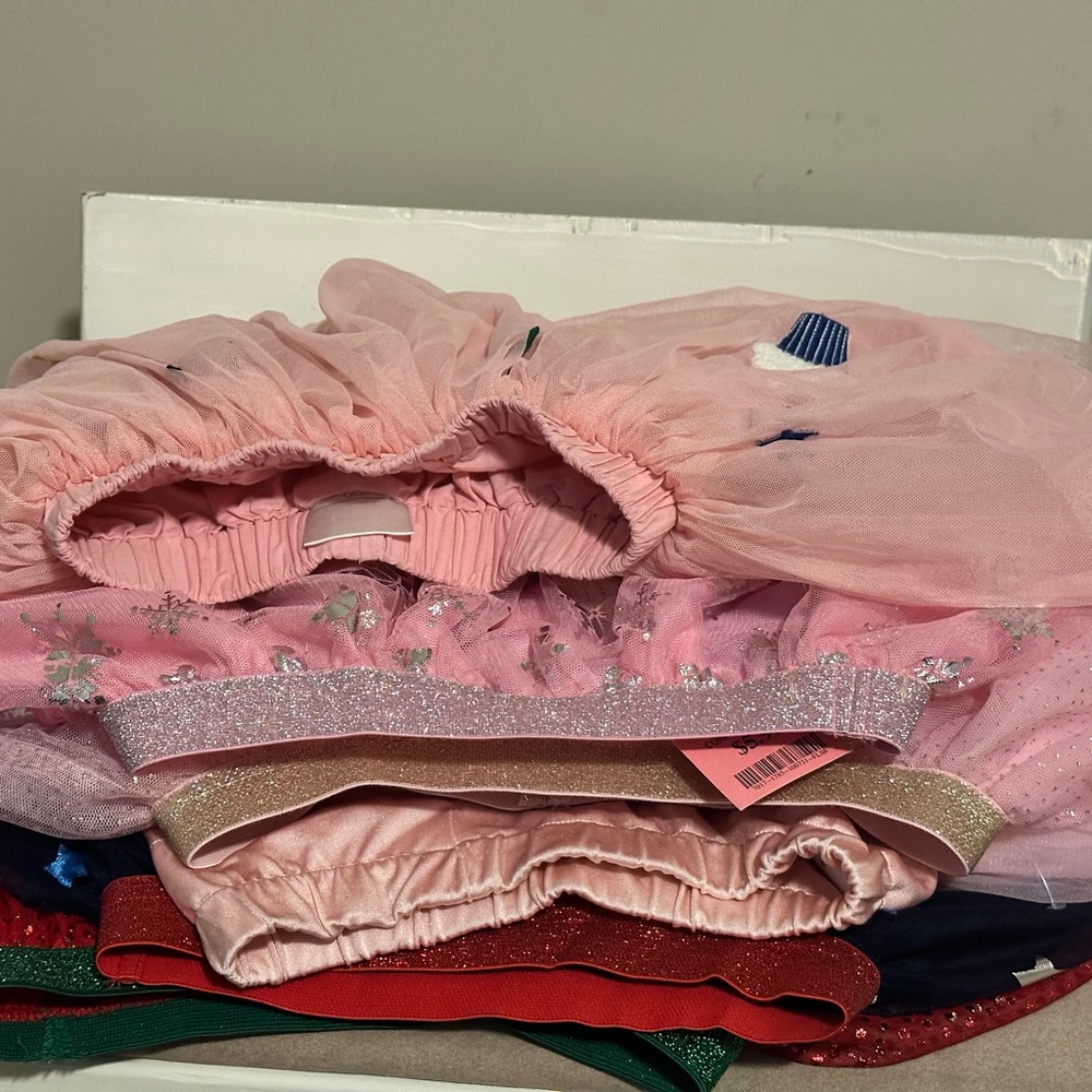 6 girls skirts 
Sizes 6-8
Papatu
Hanna Anderson
Cynthia Rowley
Cat & Jack